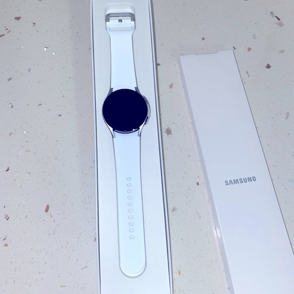 NEW Samsung Galaxy Watch4